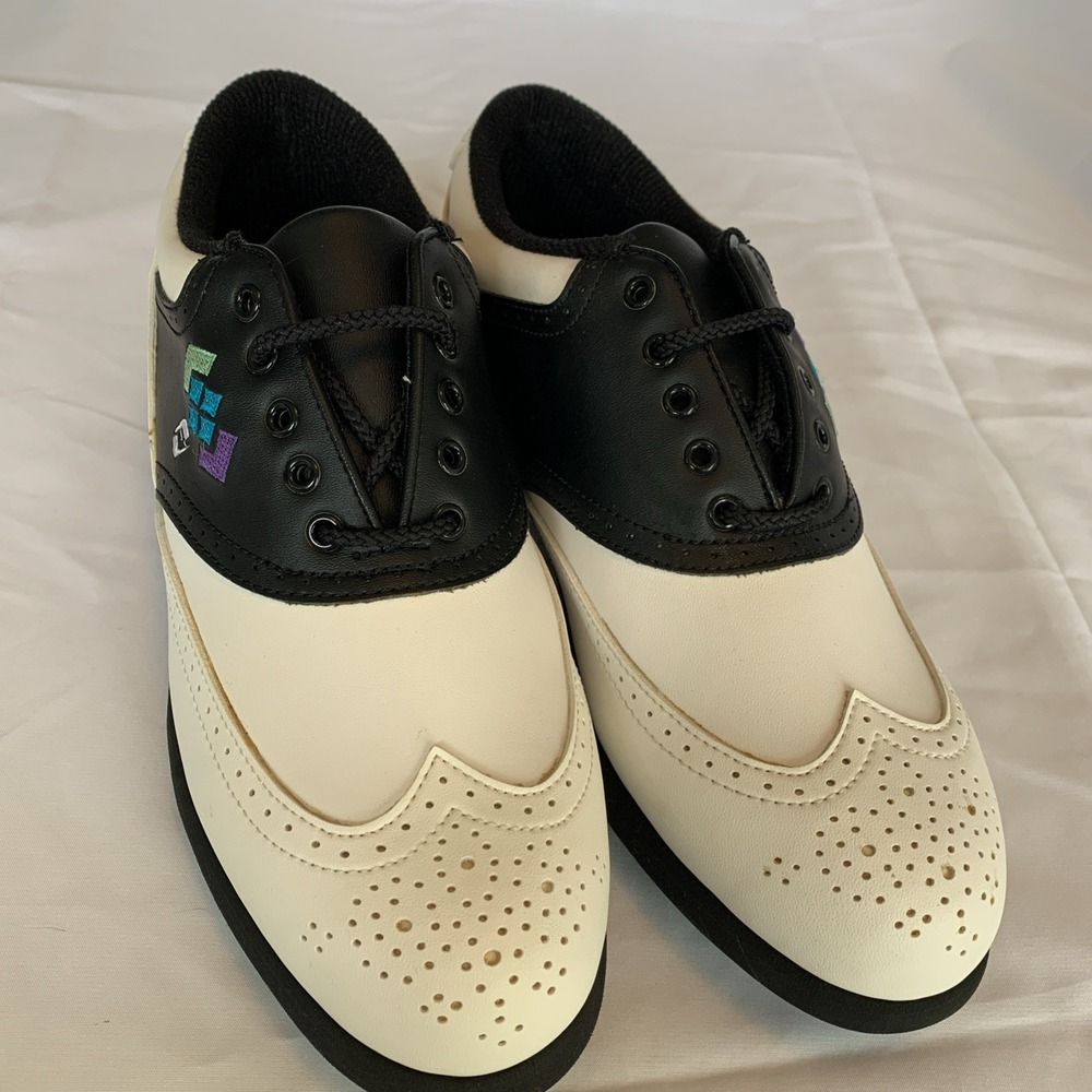 FootJoy Green-Joys Womens 8M Golf Shoes Black White Wingtip Spiked 05-FJ